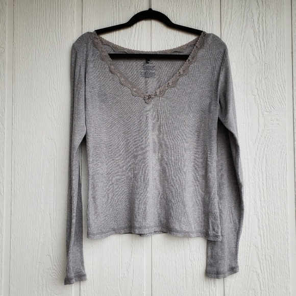 Arizona Jean Company Tops - Gray Knit Top With Lace Trim